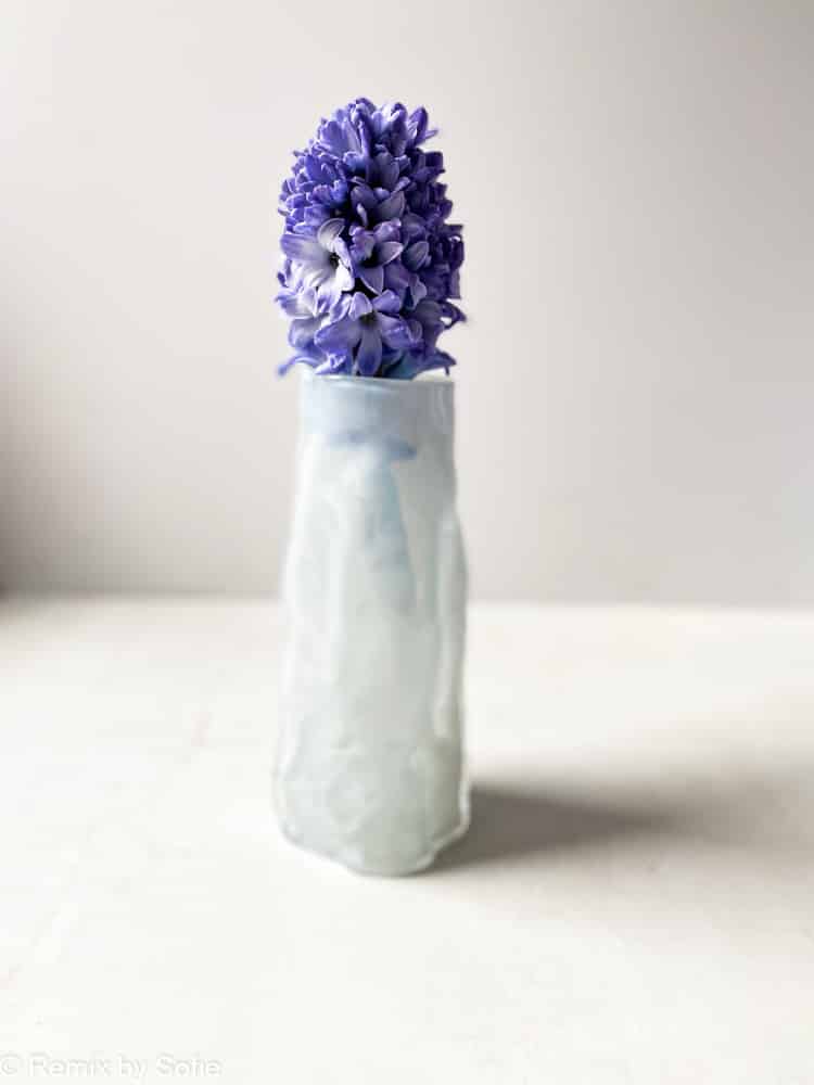 Marie Retpen, Vase, Vase mit Flecken, Lockenvase, gelockte Vase, handgeblasen, kleine Lockenvase, gelockte Vase, Vase, Blumenvase, Glasvase, Vase in Opal, Mundgeblasenes Glas, Mundgeblasene Vase, Lockenvase, Lockenvase, Marie Retpen Vasen, Glaspuffer, Bor-Cover, Remix von Sofie, Blumenvase, Vasen, handgeblasenes Glas, dänisches Design einzigartige Vase, lockige Blumenvase,