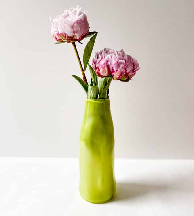 Marie Retpen Vase, Vasen, Blumenvase, mundgeblasenes Glas, blumenmundgeblasene Vase, Lockenvase, Vase in organischer Form, gelockte Vase, Remix von Sofie