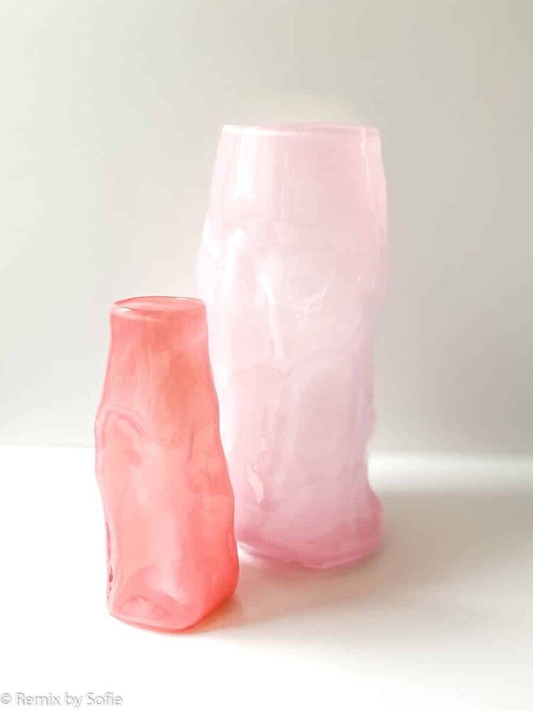 Marie Retpen Vase, Vasen, Blumenvase, mundgeblasenes Glas, blumenmundgeblasene Vase, Lockenvase, Vase in organischer Form, gelockte Vase, Remix von Sofie