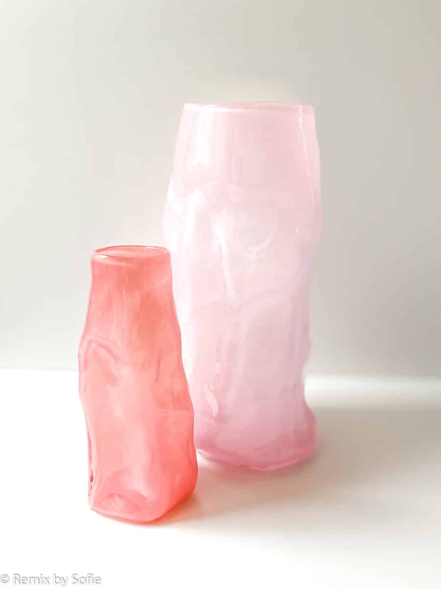 Marie Retpen Vase, Vasen, Blumenvase, mundgeblasenes Glas, blumenmundgeblasene Vase, Lockenvase, Vase in organischer Form, gelockte Vase, Remix von Sofie