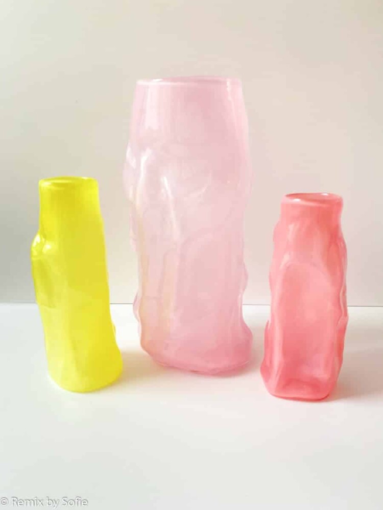 Marie Retpen Vase, Vasen, Blumenvase, mundgeblasenes Glas, blumenmundgeblasene Vase, Lockenvase, Vase in organischer Form, gelockte Vase, Remix von Sofie