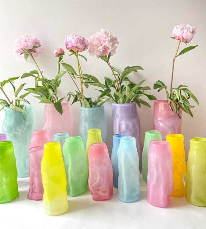 Marie Retpen Vase, Vasen, Blumenvase, mundgeblasenes Glas, blumenmundgeblasene Vase, Lockenvase, Vase in organischer Form, gelockte Vase, Remix von Sofie