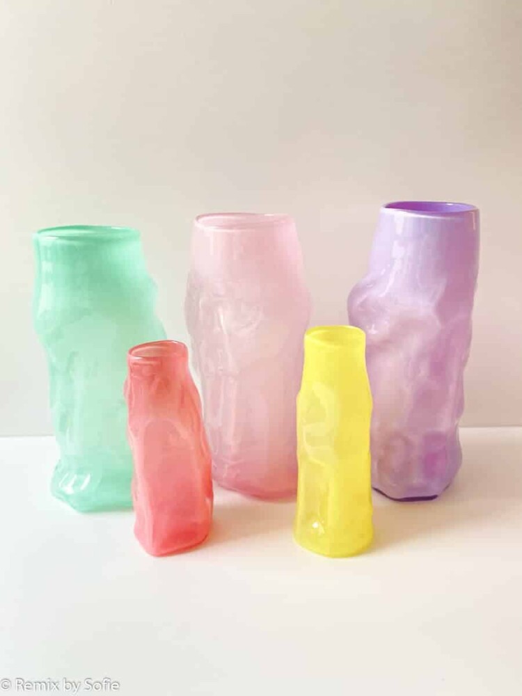Marie Retpen Vase, Vasen, Blumenvase, mundgeblasenes Glas, blumenmundgeblasene Vase, Lockenvase, Vase in organischer Form, gelockte Vase, Remix von Sofie