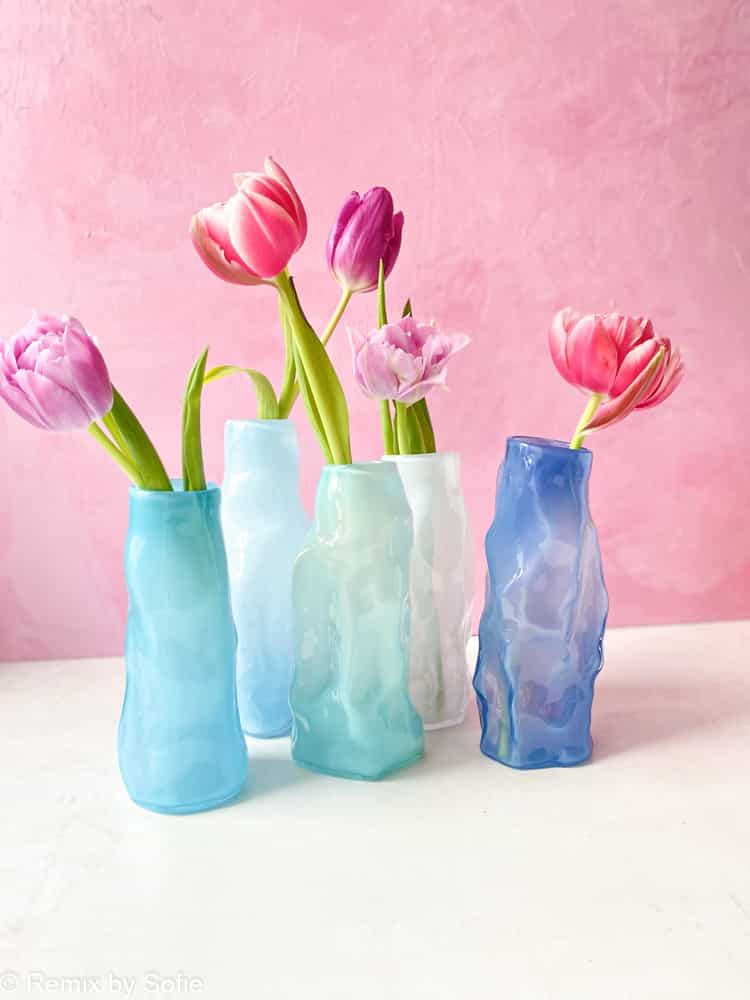 Marie Retpen, Vase, Vase mit Flecken, Lockenvase, gelockte Vase, handgeblasen, kleine Lockenvase, gelockte Vase, Vase, Blumenvase, Glasvase, Vase in Opal, Mundgeblasenes Glas, Mundgeblasene Vase, Lockenvase, Lockenvase, Marie Retpen Vasen, Glaspuffer, Bor-Cover, Remix von Sofie, Blumenvase, Vasen, handgeblasenes Glas, dänisches Design einzigartige Vase, lockige Blumenvase,