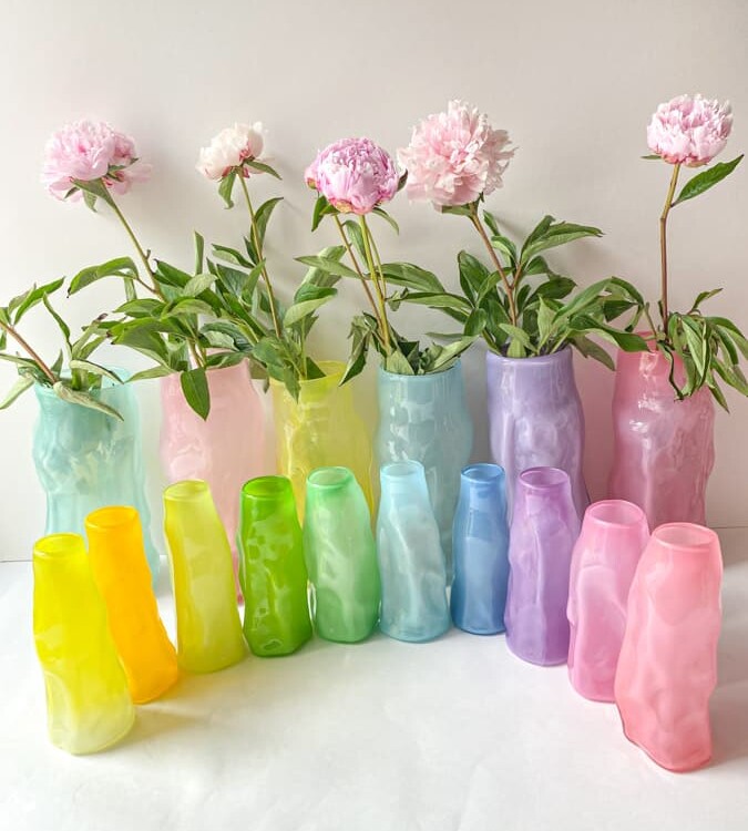 Marie Retpen Vase, Vasen, Blumenvase, mundgeblasenes Glas, blumenmundgeblasene Vase, Lockenvase, Vase in organischer Form, gelockte Vase, Remix von Sofie
