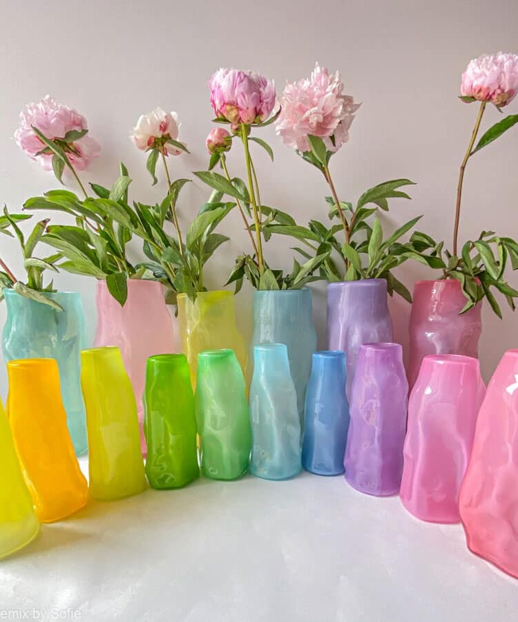 Marie Retpen Vase, Vasen, Blumenvase, mundgeblasenes Glas, blumenmundgeblasene Vase, Lockenvase, Vase in organischer Form, gelockte Vase, Remix von Sofie