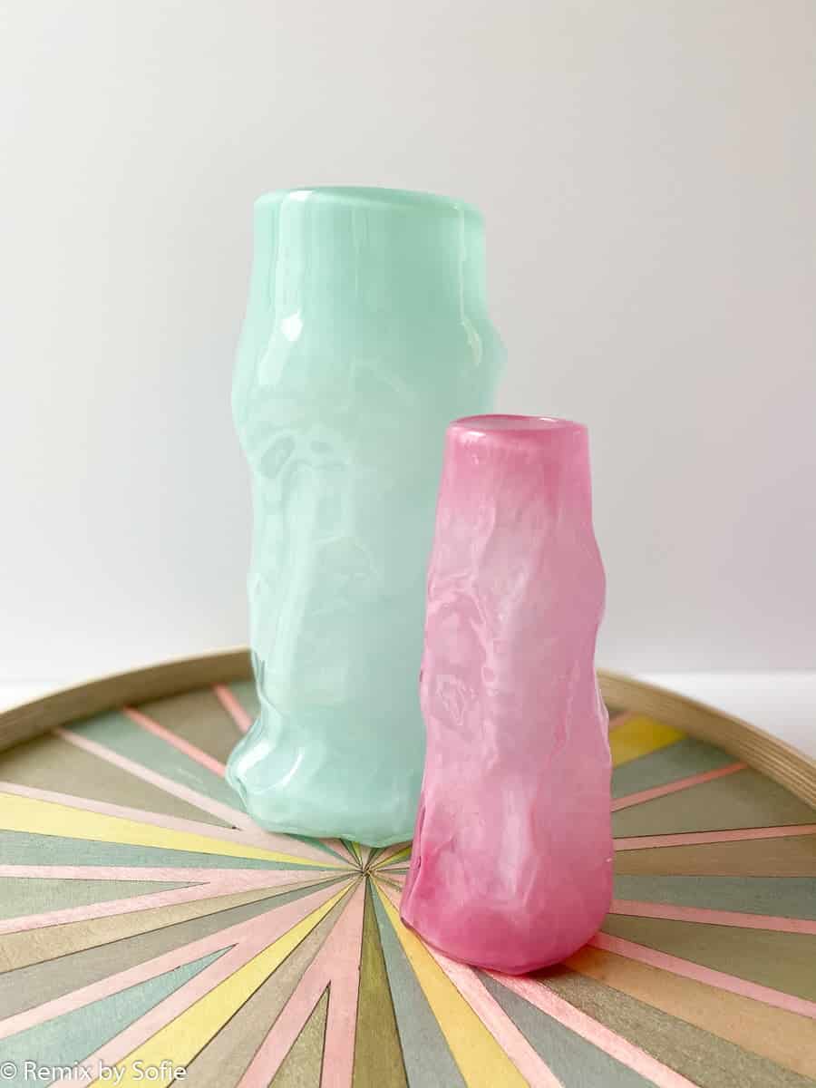 Marie Retpen Vase, Vasen, Blumenvase, mundgeblasenes Glas, blumenmundgeblasene Vase, Lockenvase, Vase in organischer Form, gelockte Vase, Remix von Sofie