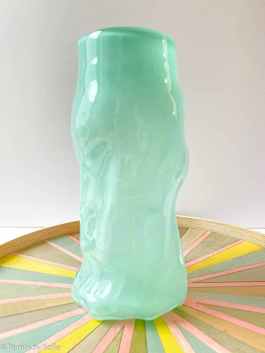 Marie Retpen Vase, Vasen, Blumenvase, mundgeblasenes Glas, blumenmundgeblasene Vase, Lockenvase, Vase in organischer Form, gelockte Vase, Remix von Sofie