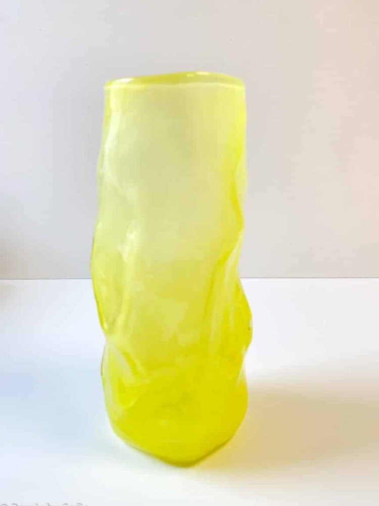 Marie Retpen Vase, Vasen, Blumenvase, mundgeblasenes Glas, blumenmundgeblasene Vase, Lockenvase, Vase in organischer Form, gelockte Vase, Remix von Sofie
