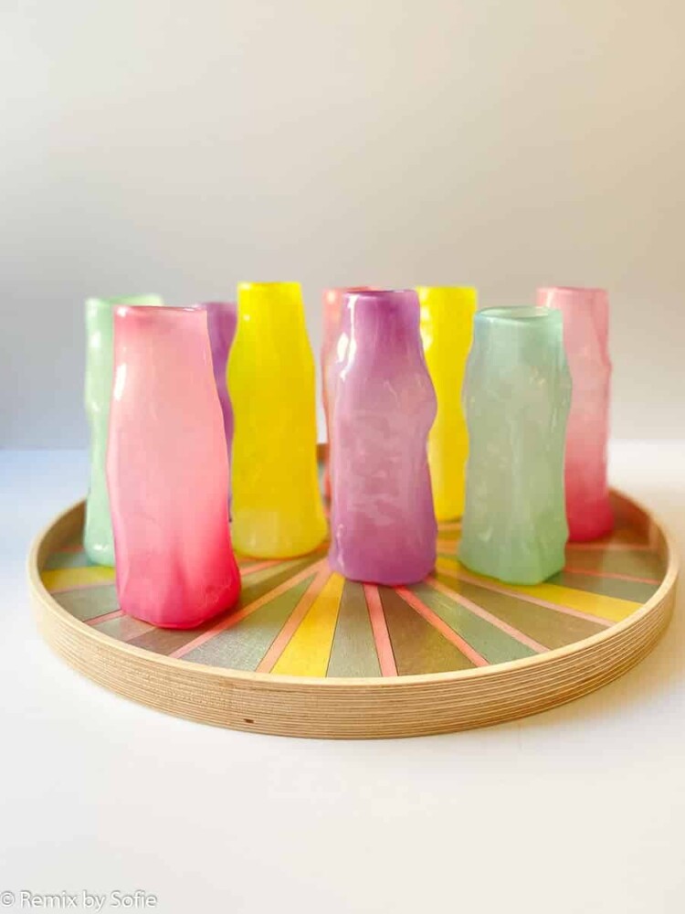 Marie Retpen Vase, Vasen, Blumenvase, mundgeblasenes Glas, blumenmundgeblasene Vase, Lockenvase, Vase in organischer Form, gelockte Vase, Remix von Sofie