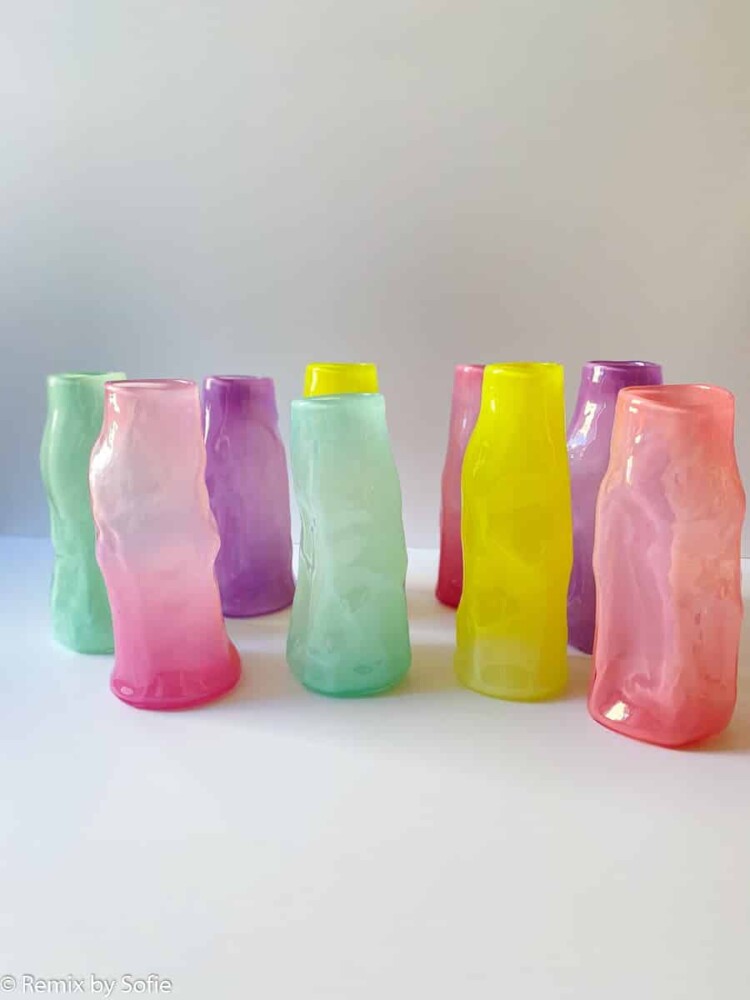 Marie Retpen Vase, Vasen, Blumenvase, mundgeblasenes Glas, blumenmundgeblasene Vase, Lockenvase, Vase in organischer Form, gelockte Vase, Remix von Sofie