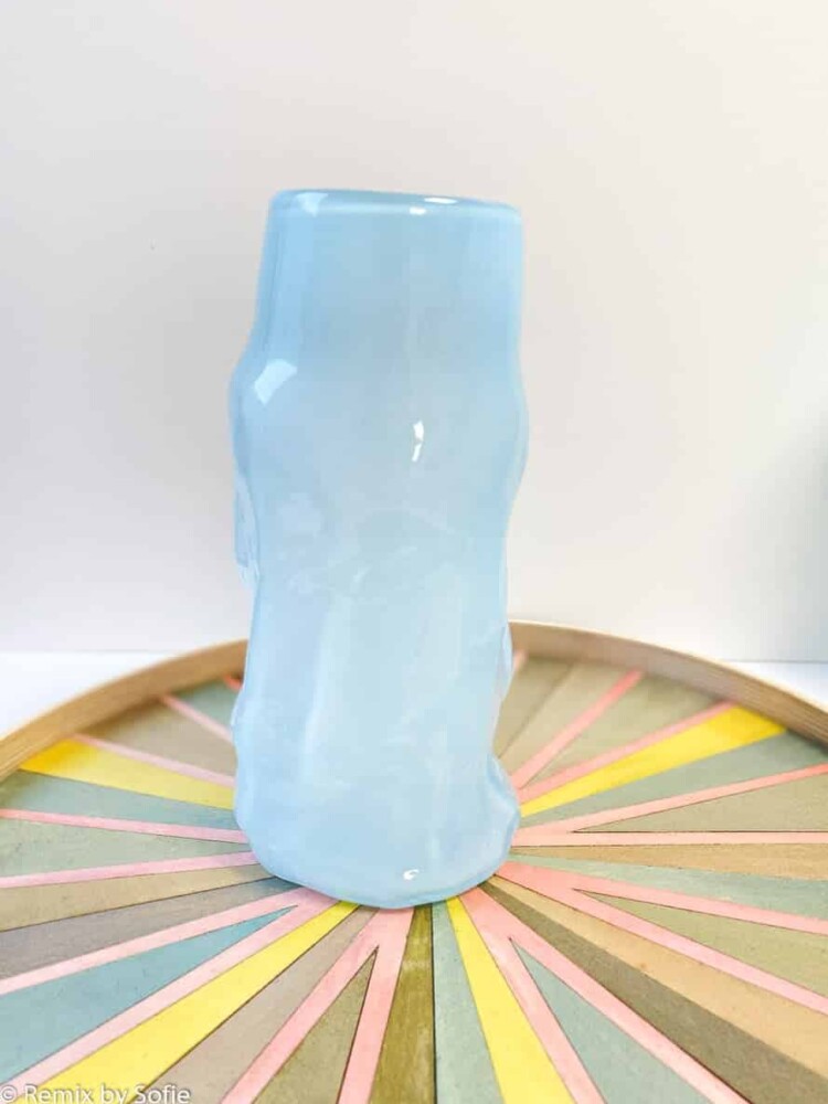 Marie Retpen Vase, Vasen, Blumenvase, mundgeblasenes Glas, blumenmundgeblasene Vase, Lockenvase, Vase in organischer Form, gelockte Vase, Remix von Sofie