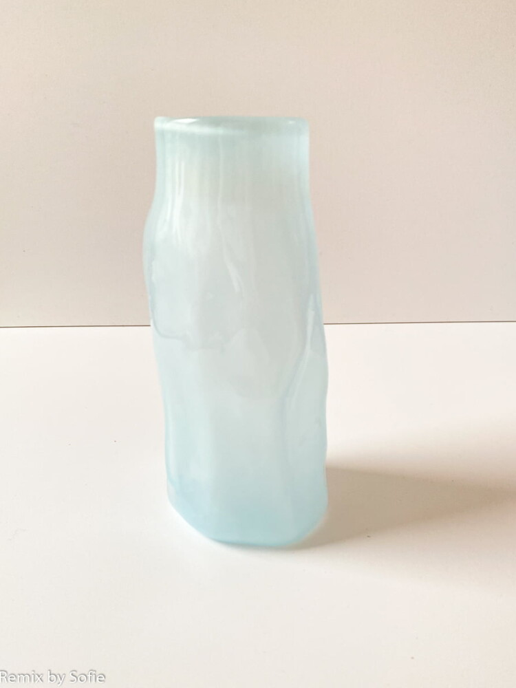 Marie Retpen Vase, Vasen, Blumenvase, mundgeblasenes Glas, blumenmundgeblasene Vase, Lockenvase, Vase in organischer Form, gelockte Vase, Remix von Sofie