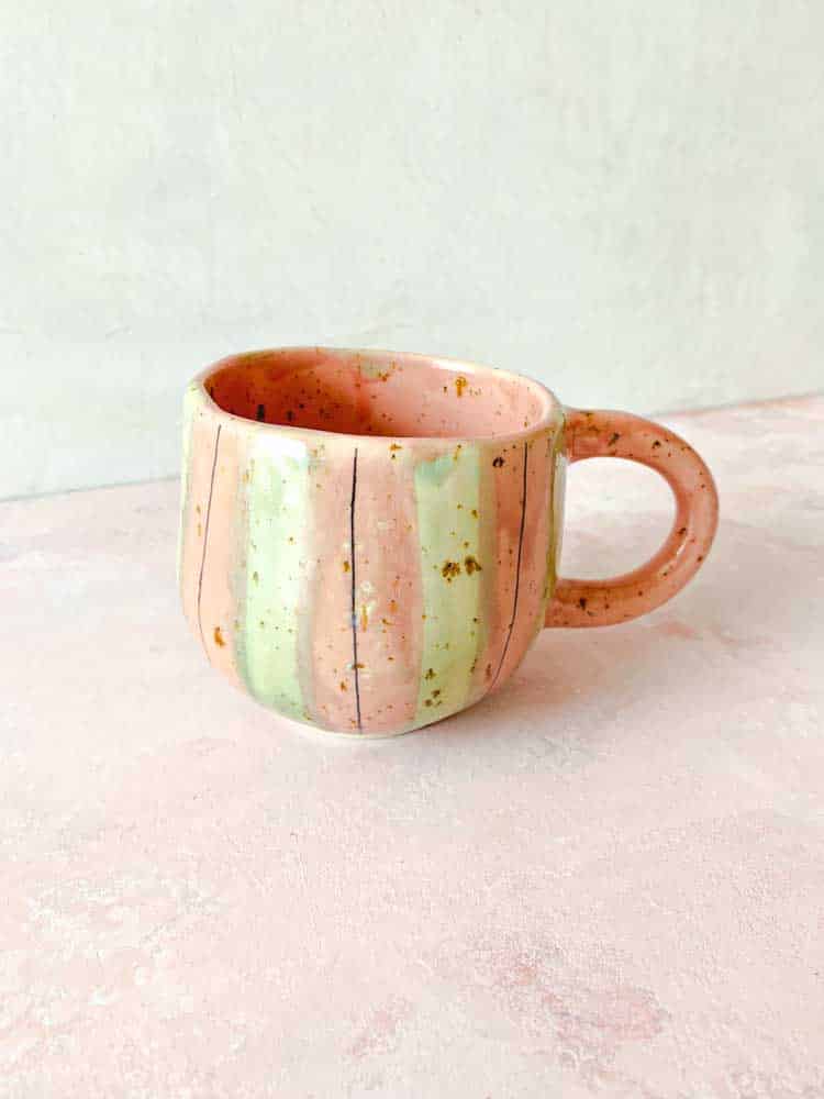 Tasse mit Griff, Hygge Tasse, Hyggekop, Tasse mit Streifen, Keramik Tasse, Keramik Tasse, gelbe Tasse, Remix von Sofie, Mia Lindbirk, gestreifte Tasse, Tasse, Kaffee Tasse, handgemachte Tasse, Keramik aus Mia Lindbirk
