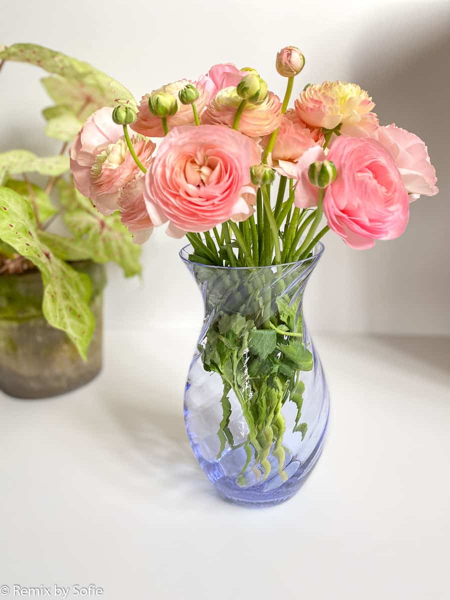 Anna von Lipa, wirbelnde Vase, mundgeblasenes Glas