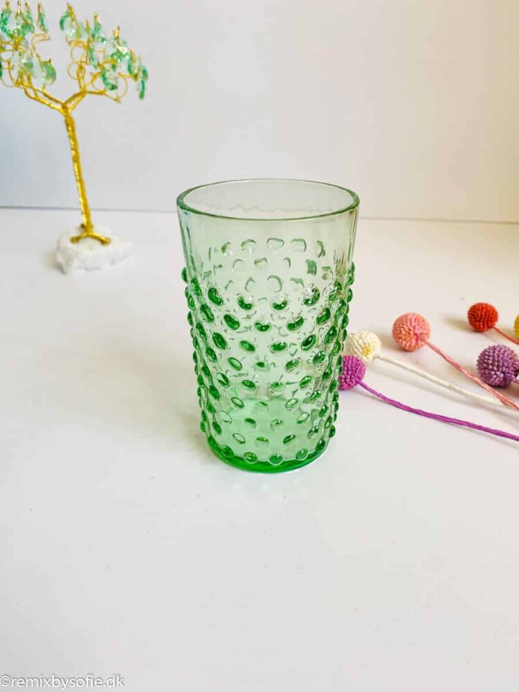 Remix von Sofie, anna von Lipa Igelwasserglas, anna von Lipa, anna von Lipa Igelglas, Igelglas, Wasserglas, Trinkglas, Glas in Igelglas, Hognailglas, hellgrün