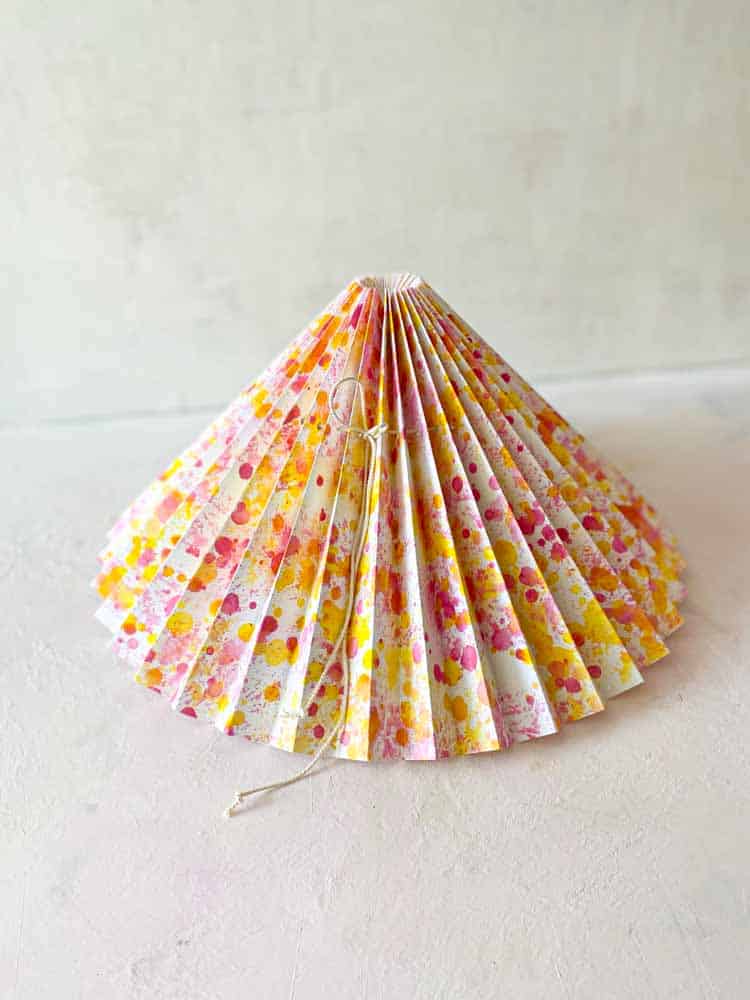 handgefertigter Lampenschirm, gefalteter Lampenschirm, Lampenschirm aus rosa Rosenlampen, Remix von Sofia, Spritzlampenschirme.