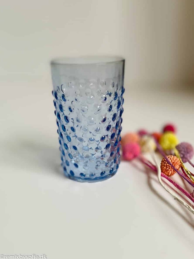 Anna von Lipa Stachelschweinglas hellblau