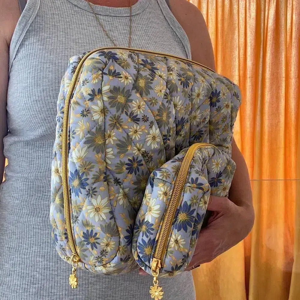 Remix von Sofie, Mitomito, Beauty, Blumendruck, gesteppte Toilettentasche, WC-Tasche, WC-Tasche mit Blumendruck.