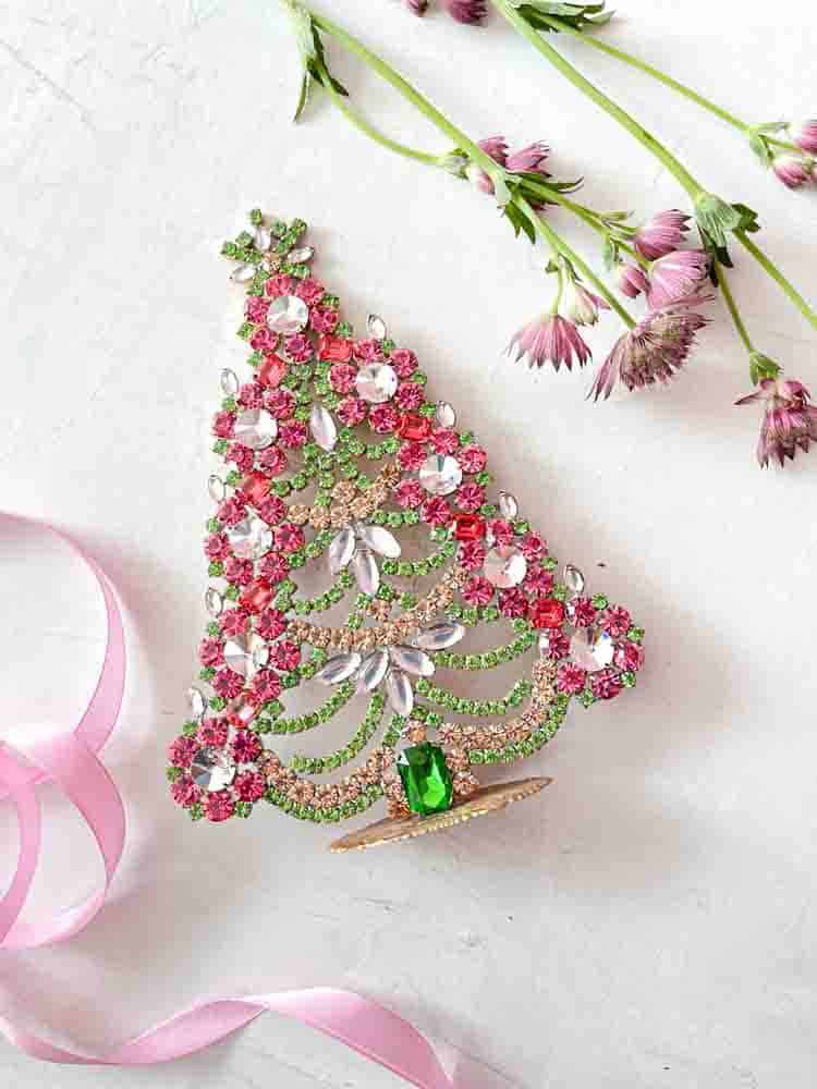 Weihnachtsbäume im Strass, Strass Weihnachtsbaum, Strassbaum, Weihnachtsbaum im Strass, Weihnachtsbaum im Strass, Weihnachtsbaum im Strass, Weihnachtsbaum im Strass, Weihnachtsbaum im Strass, Weihnachtsbaum im Strass, Weihnachtsbaum im Strass, Weihnachtsschmuck, Tschechisch Weihnachtsbaum, Remix von Sofie, Rhinstensjul Baum, Weihnachtsschmuck, vintage Weihnachten, Weihnachtsbaum aus Tschechien, tschechische Weihnachten, Glitter Weihnachten, handgemachte Weihnachtsbäume, Weihnachtsbäume aus Tschechien, Remix von Sofie