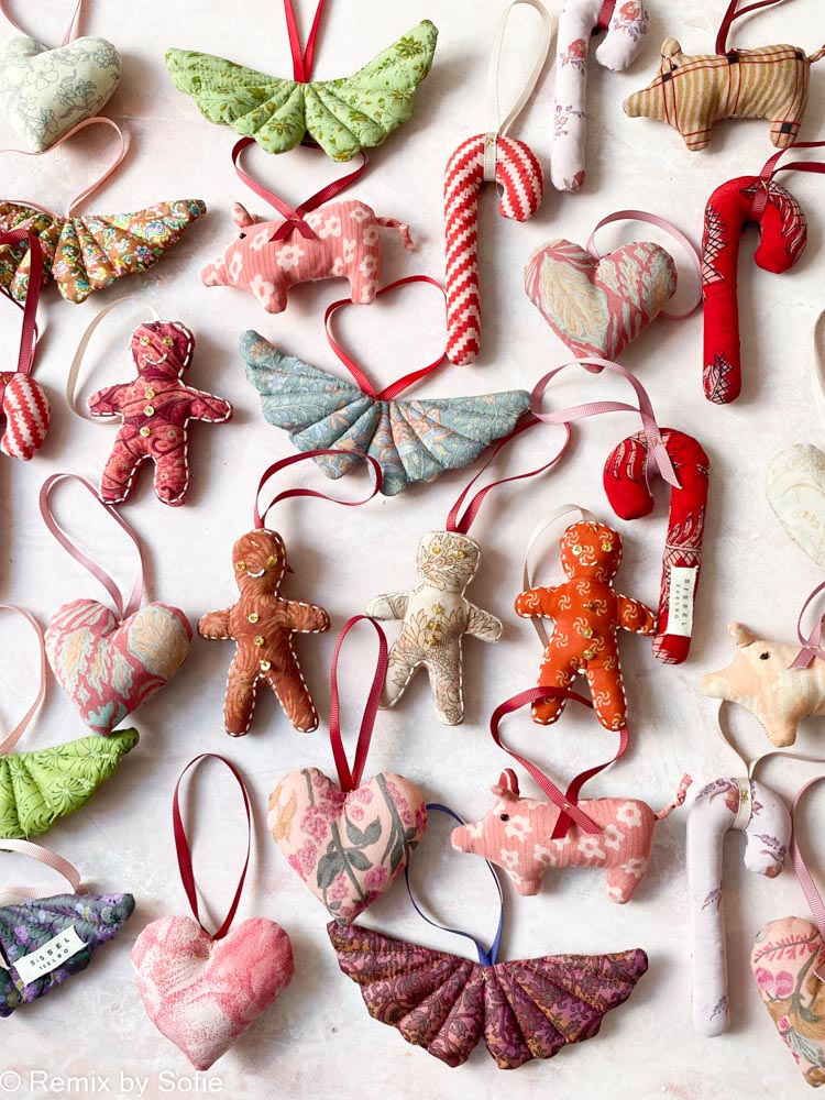 Seidenkuchen Mann, Sissel Adlige, Weihnachtsdekorationen, Seide Weihnachtsdekorationen, Ornamente von Saris, indische Weihnachtsdekorationen, Seidenherz, genbryúgs Ornamente, Nachhaltigkeit, Remix von Sofie