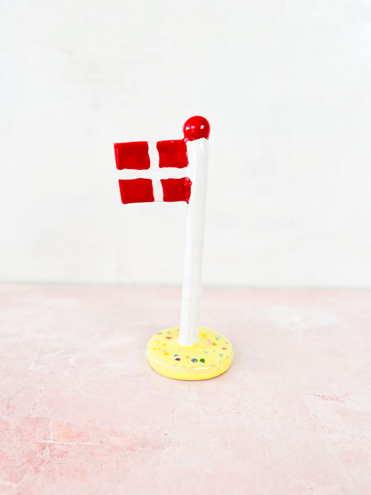 Flagge aus dem Tonspiel, Flagge aus der Löwenhöhle, Dansebrosflag, Flagge aus Keramik