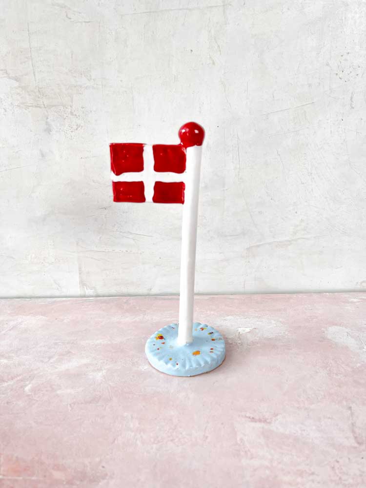 Flagge aus dem Tonspiel, Flagge aus der Löwenhöhle, Dansebrosflag, Flagge aus Keramik