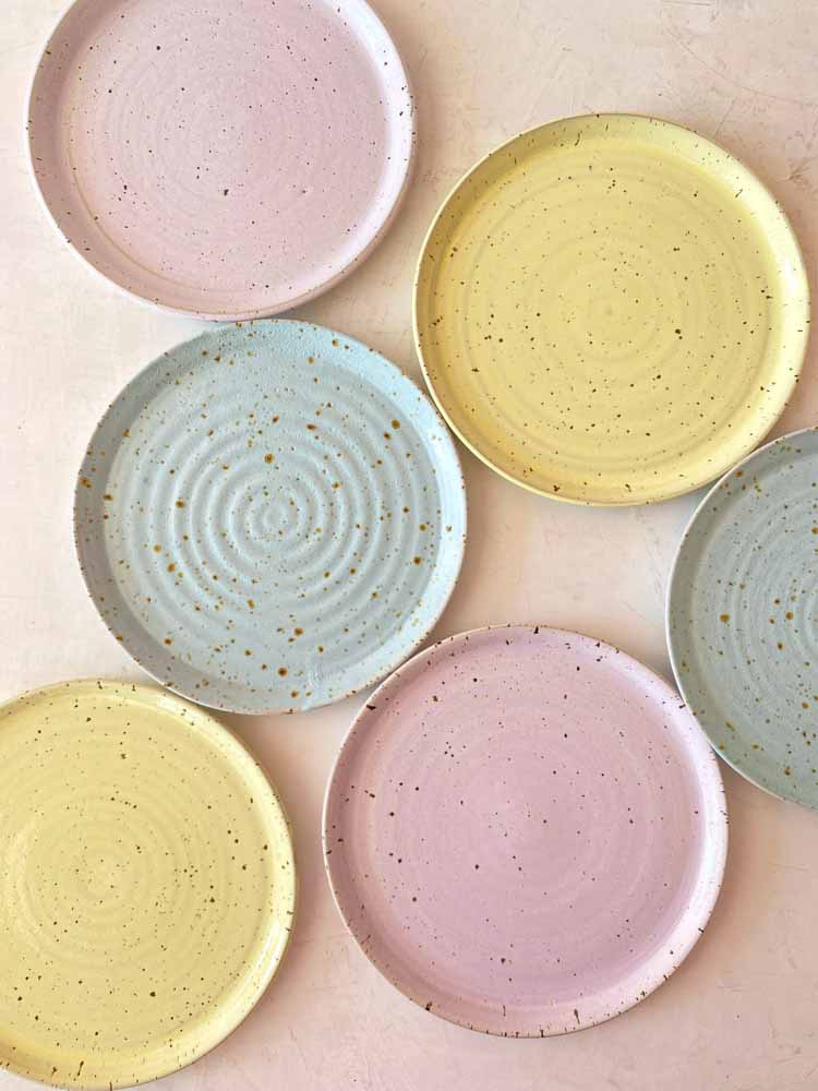 Teller, Frühstücksteller, Dessertteller, Teller, handgedrehte Platte, handgemachte Keramik, Keramikplatten, Keramikplatten, Remix von Sofie, Tischeinstellung, Trine lise Keramik, Trine lise Keramik