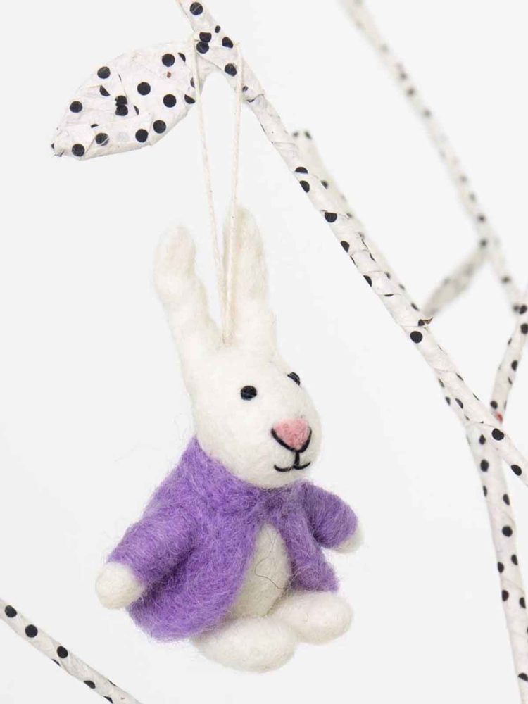 Hase mit lila Jacke, Serviettenring, fairer Handel, Filzwolle, Afroart