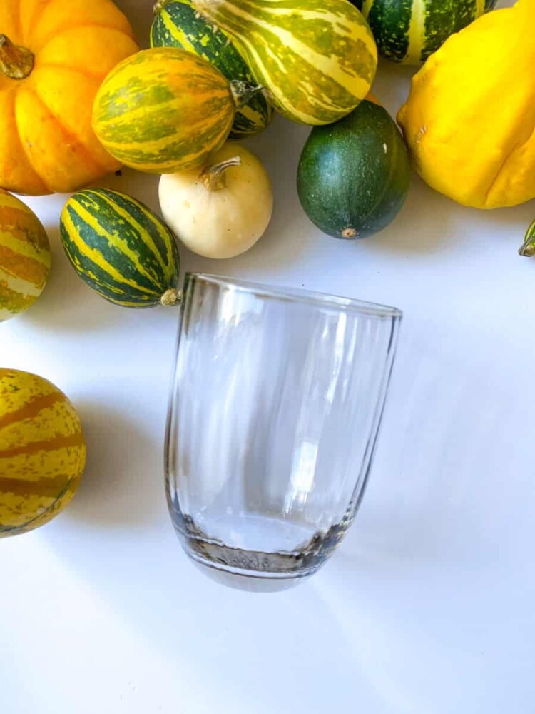 anna von lipa mix & match, swil glass, wawe glass, harlequin glass, tumbler, wasserglas, trinkglas, trinkglas, glasmalerei, innen, tisch, glas von anna von lipa