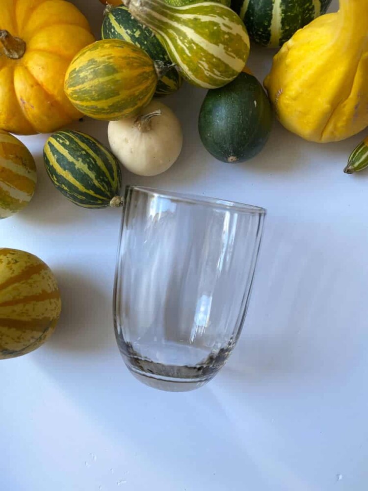 anna von lipa mix & match, swil glass, wawe glass, harlequin glass, tumbler, wasserglas, trinkglas, trinkglas, glasmalerei, innen, tisch, glas von anna von lipa