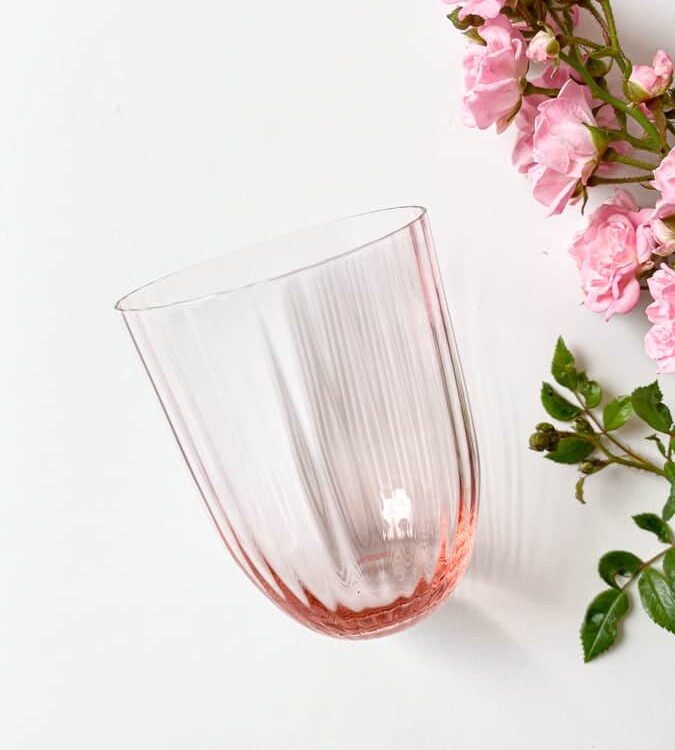 Bambusglas in rosa, rosa, olivenglas, Bambusglas, anna von lipa mix & match, swil glass, wawe glass, harlekinglas, trichter, wasserglas, trinkglas, trinkglas, glasmalerei, hausinnenraum, tischbezug, glas aus svenska, svenska svenska svenska, remix von sofie