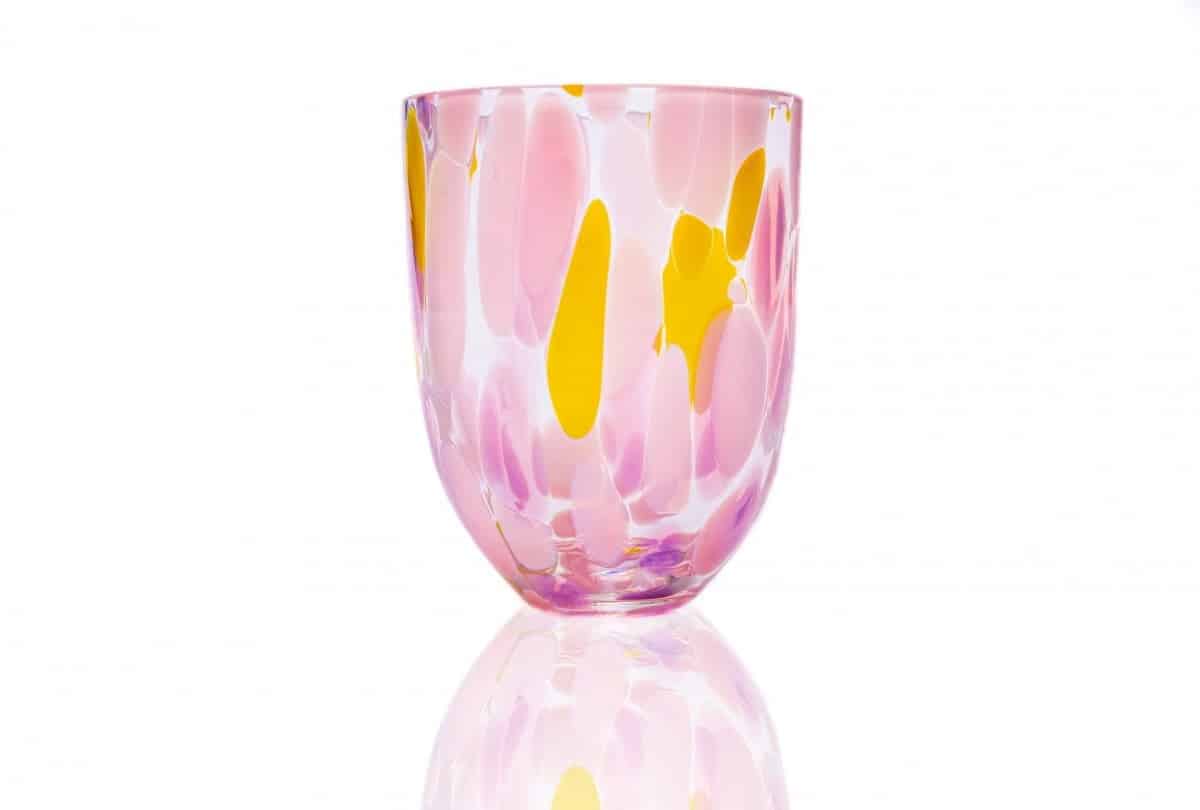 Remix von Sofie, Spritzer Zitrone und Rosa, Spritzerglas, anna von lipa, Konfettiglas, anna von lipa Glas, Spritzerglas, Glas mit opalen Flecken, Bohemian Gläser, handgeblasene Gläser, tschechisches Design, tschechische Gläser