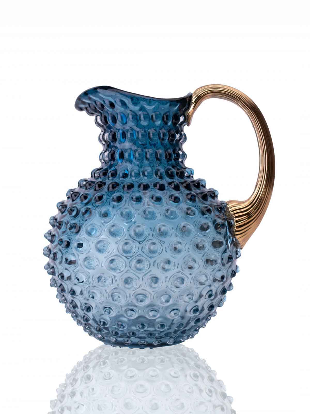 2 Liter Krug in blauem Rauch mit goldenem Griff, Igelkrug, Krug in Igelglas, Glaskrug, Krug anna von lipa, Krug in Igelglas, Glaskrug, Krug Igelglaskrug, Igelkrug, anna von lipa Krug, Krug aus anna von lipa, anna von lipa dealer, remix von sofie, anna von lipa glass, hobnail jug, jug anna von lipa, remix von sofie
