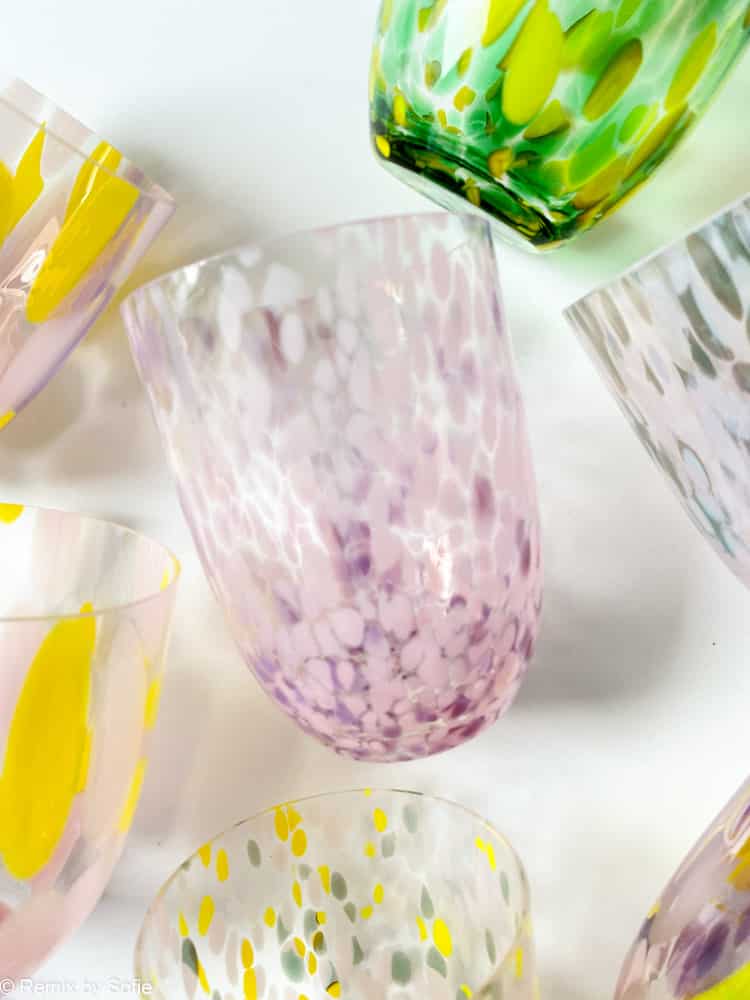 anna von lipa mix & match, swil glass, wawe glass, harlekin glass, tumbler, wasserglas, trinkglas, trinkglas, glasmalerei, innen, tisch, glas von anna von lipa