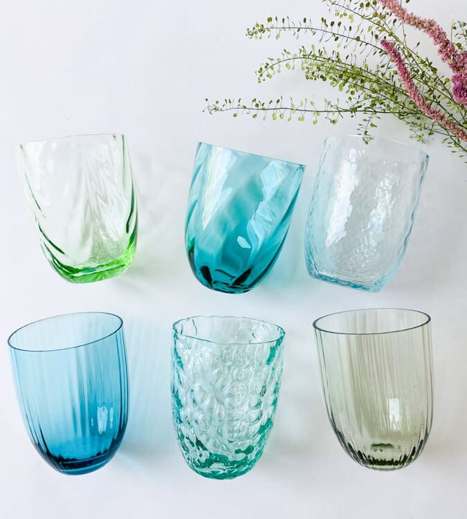 Anna von lipa, Remix von Sofie, Anna von lipa glass, handgeblasenes Glas, handgeblasenes Glas, Trinkglas, Wasserglas, farbiges Glas, Mix- und Mattckglas, Mix & Mattckglas, Becher, Watglas, Wirbelglas, Harlekinglas, Spiralglas, Bambusglas, Olivenglas, Tischbezug, anna von lipa glass, anna von lipa retailer