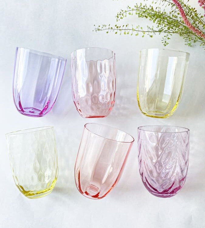 Anna von lipa, Remix von Sofie, Anna von lipa glass, handgeblasenes Glas, handgeblasenes Glas, Trinkglas, Wasserglas, farbiges Glas, Mix- und Mattckglas, Mix & Mattckglas, Becher, Watglas, Wirbelglas, Harlekinglas, Spiralglas, Bambusglas, Olivenglas, Tischbezug, anna von lipa glass, anna von lipa retailer