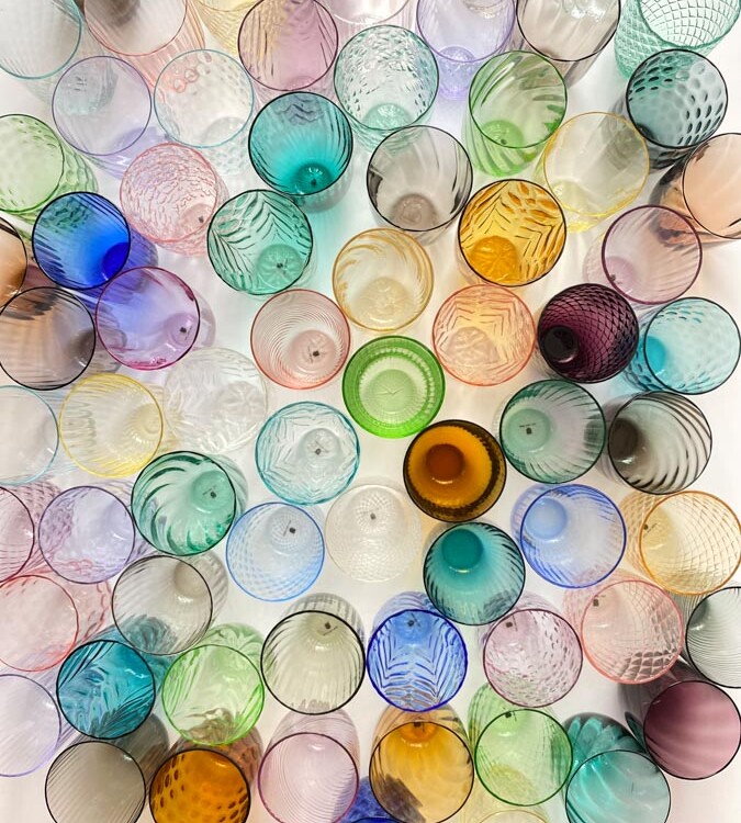 wirbelbraun, wirbelbronzebraun, anna von lipa, Remix von Sofie, anna von lipa glass, handgeblasenes glas, handgeblasenes glas, trinkglas, wasserglas, farbiges glas, mix und matck glass, mix & matck glass, tumbler, wawe glass, Wirbelglas, Harlekinglas, Spiralglas, Bambusglas, Olivenglas, Tischbezug, anna von lipa Händler