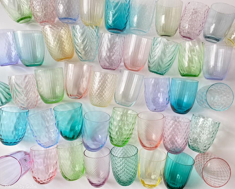 Oliven in blauer Rauch, Olivenglas, Bambusglas, anna von lipa mix & match, swil glass, wawe glass, harlekin glass, tumbler, wasserglas, trinkglas, farbiges glas, innen, tischbezug, glas aus anna von Lipa, anna von lipa dealer, remix von sofie