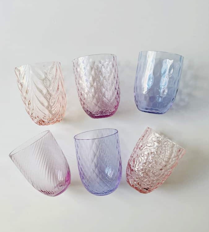 Anna von lipa, Remix von Sofie, Anna von lipa glass, handgeblasenes Glas, handgeblasenes Glas, Trinkglas, Wasserglas, farbiges Glas, Mix- und Mattckglas, Mix & Mattckglas, Becher, Watglas, Wirbelglas, Harlekinglas, Spiralglas, Bambusglas, Olivenglas, Tischbezug, anna von lipa glass, anna von lipa retailer