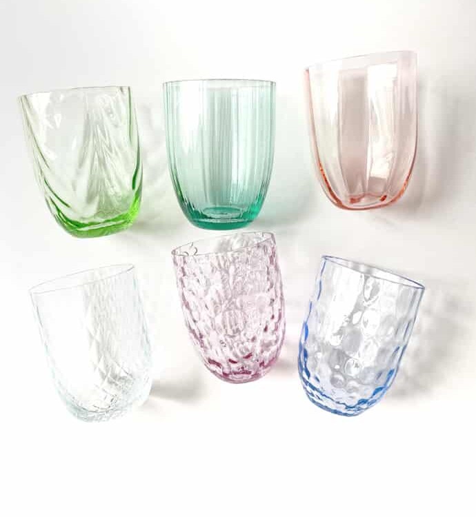 Anna von lipa, Remix von Sofie, Anna von lipa glass, handgeblasenes Glas, handgeblasenes Glas, Trinkglas, Wasserglas, farbiges Glas, Mix- und Mattckglas, Mix & Mattckglas, Becher, Watglas, Wirbelglas, Harlekinglas, Spiralglas, Bambusglas, Olivenglas, Tischbezug, anna von lipa glass, anna von lipa retailer