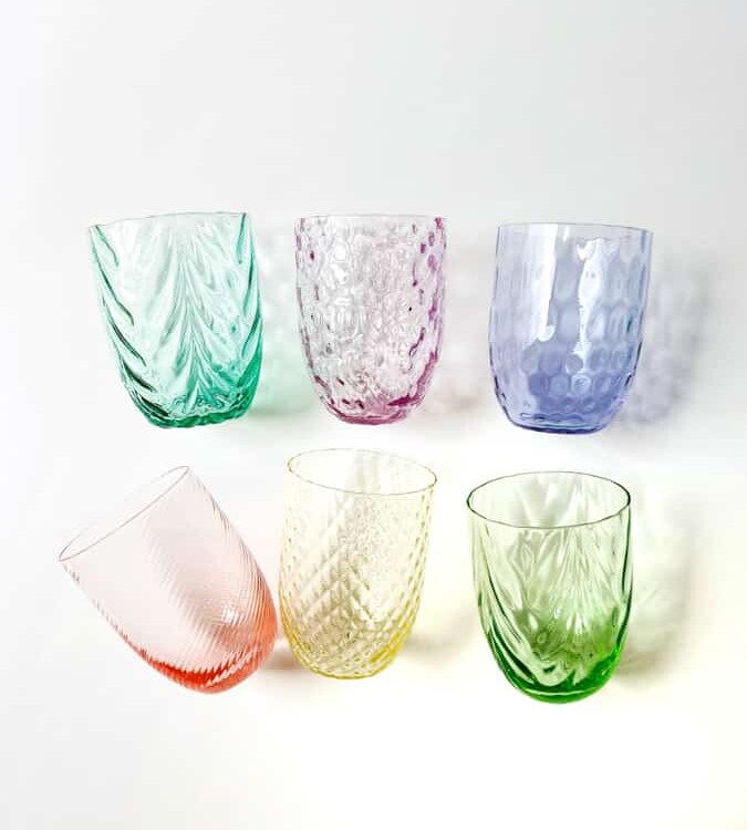 Anna von lipa, Remix von Sofie, Anna von lipa glass, handgeblasenes Glas, handgeblasenes Glas, Trinkglas, Wasserglas, farbiges Glas, Mix- und Mattckglas, Mix & Mattckglas, Becher, Watglas, Wirbelglas, Harlekinglas, Spiralglas, Bambusglas, Olivenglas, Tischbezug, anna von lipa glass, anna von lipa retailer