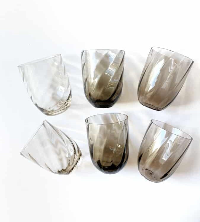 Anna von lipa, Remix von Sofie, Anna von lipa glass, handgeblasenes Glas, handgeblasenes Glas, Trinkglas, Wasserglas, farbiges Glas, Mix- und Mattckglas, Mix & Mattckglas, Becher, Watglas, Wirbelglas, Harlekinglas, Spiralglas, Bambusglas, Olivenglas, Tischbezug, anna von lipa glass, anna von lipa retailer