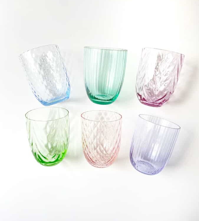 Anna von lipa, Remix von Sofie, Anna von lipa glass, handgeblasenes Glas, handgeblasenes Glas, Trinkglas, Wasserglas, farbiges Glas, Mix- und Mattckglas, Mix & Mattckglas, Becher, Watglas, Wirbelglas, Harlekinglas, Spiralglas, Bambusglas, Olivenglas, Tischbezug, anna von lipa glass, anna von lipa retailer