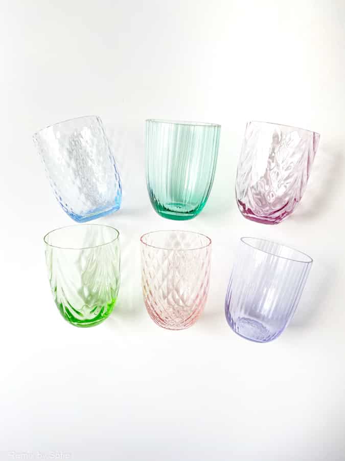 Anna von lipa, Remix von Sofie, Anna von lipa Glas, handgeblasenes Glas, Handgeblasenes Glas, Trinkglas, Wasserglas, farbiges Glas, Mix & Matck Glas, Mix & Matck Glas, Becher, Wawe Glas, Wirbelglas, Harlekin Glas, Spiralglas, Bambusglas, Olivenglas, Tischbezug, anna von lipa glass, anna von lipa retailer