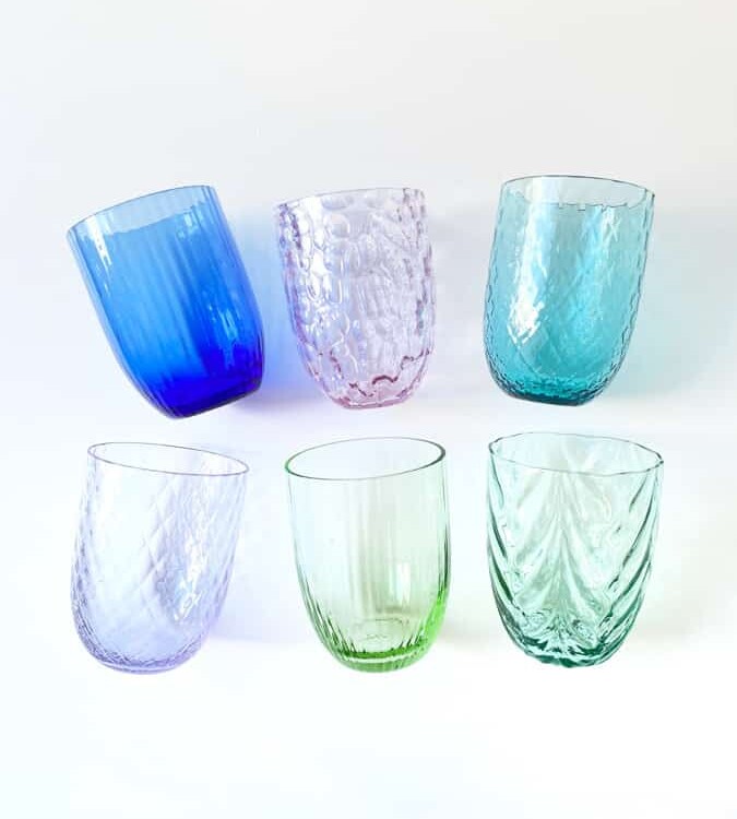 Anna von lipa, Remix von Sofie, Anna von lipa glass, handgeblasenes Glas, handgeblasenes Glas, Trinkglas, Wasserglas, farbiges Glas, Mix- und Mattckglas, Mix & Mattckglas, Becher, Watglas, Wirbelglas, Harlekinglas, Spiralglas, Bambusglas, Olivenglas, Tischbezug, anna von lipa glass, anna von lipa retailer