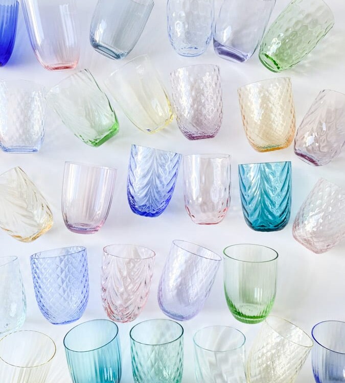 Anna von lipa, Remix von Sofie, Anna von lipa glass, handgeblasenes Glas, handgeblasenes Glas, Trinkglas, Wasserglas, farbiges Glas, Mix- und Mattckglas, Mix & Mattckglas, Becher, Watglas, Wirbelglas, Harlekinglas, Spiralglas, Bambusglas, Olivenglas, Tischbezug, anna von lipa glass, anna von lipa retailer