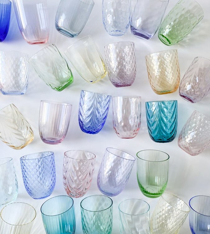 Anna von lipa, Remix von Sofie, Anna von lipa glass, handgeblasenes Glas, handgeblasenes Glas, Trinkglas, Wasserglas, farbiges Glas, Mix- und Mattckglas, Mix & Mattckglas, Becher, Watglas, Wirbelglas, Harlekinglas, Spiralglas, Bambusglas, Olivenglas, Tischbezug, anna von lipa glass, anna von lipa retailer