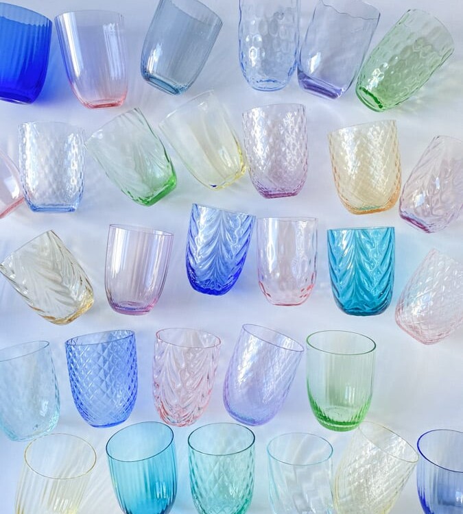 Anna von lipa, Remix von Sofie, Anna von lipa glass, handgeblasenes Glas, handgeblasenes Glas, Trinkglas, Wasserglas, farbiges Glas, Mix- und Mattckglas, Mix & Mattckglas, Becher, Watglas, Wirbelglas, Harlekinglas, Spiralglas, Bambusglas, Olivenglas, Tischbezug, anna von lipa glass, anna von lipa retailer