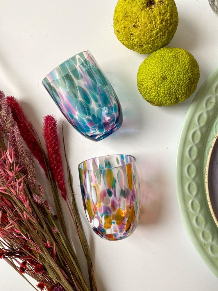 mundgeblasenes Glas, Glas mit Opalflecken, anna von lipa mix & match, swil glass, wawe glass, harlekin glass, tumbler, wasserglas, trinkglas, trinkglas